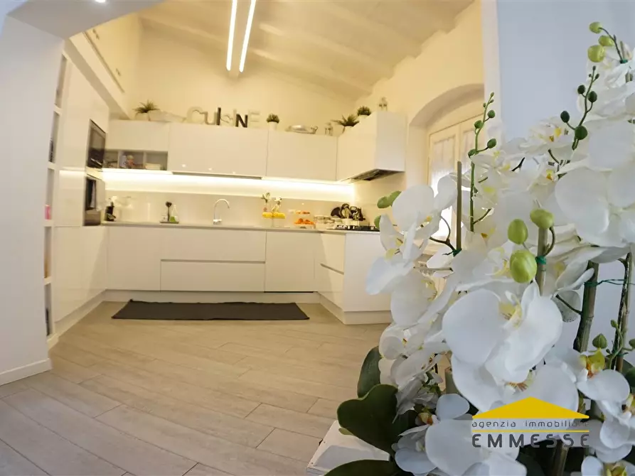 Immagine 10 di Appartamento in vendita  a Massa