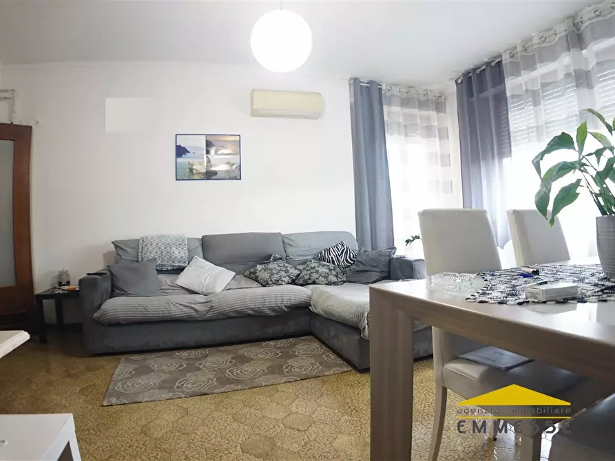 Immagine 2 di Appartamento in vendita  a Massa