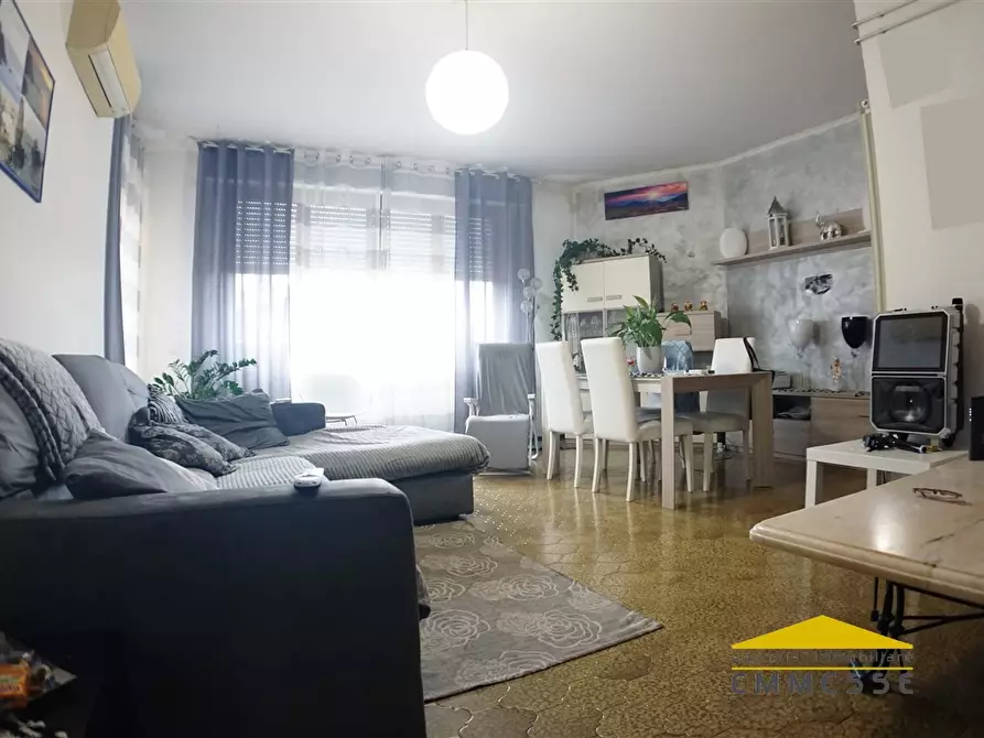 Immagine 4 di Appartamento in vendita  a Massa