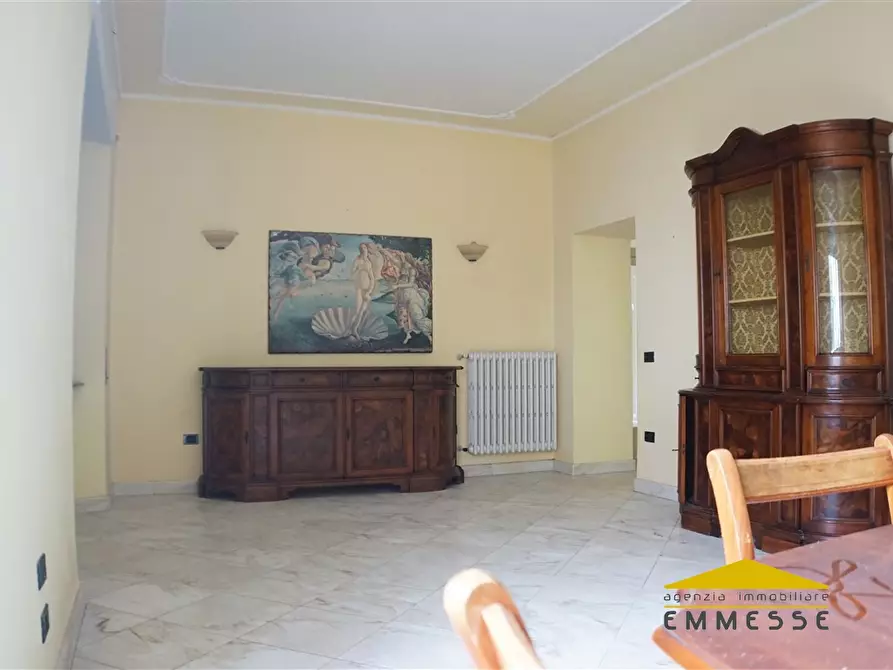 Immagine 2 di Appartamento in vendita  a Massa