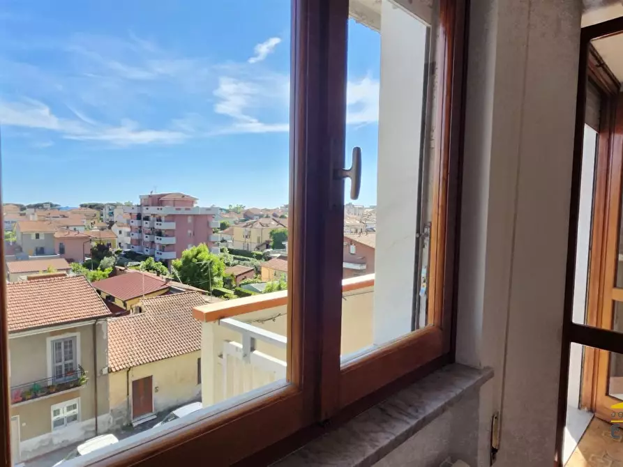 Immagine 2 di Appartamento in vendita  a Carrara