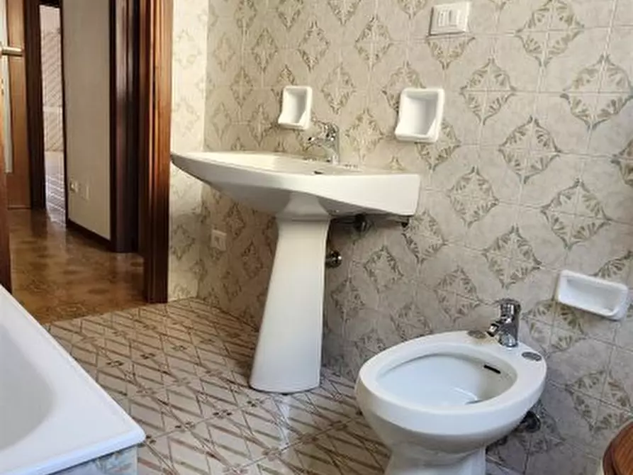 Immagine 10 di Appartamento in vendita  a Carrara