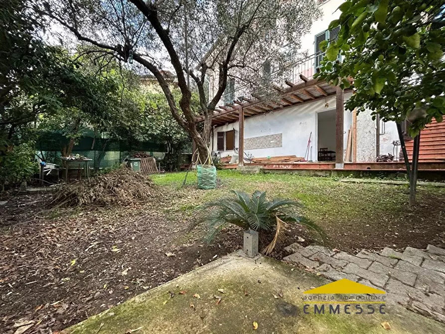 Immagine 1 di Appartamento in vendita  a Massa