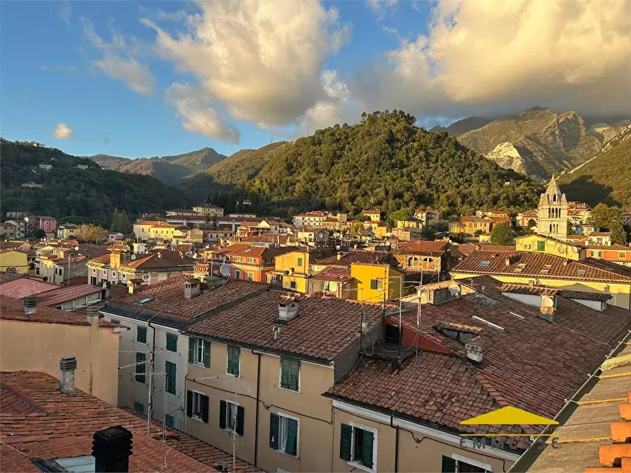 Immagine 2 di Appartamento in vendita  a Carrara