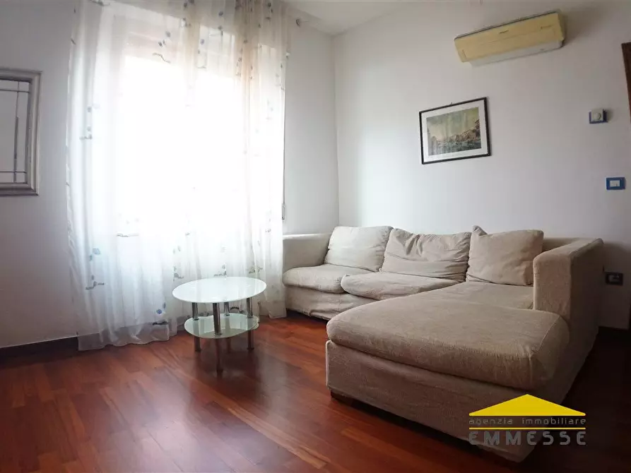 Immagine 2 di Appartamento in vendita  a Massa