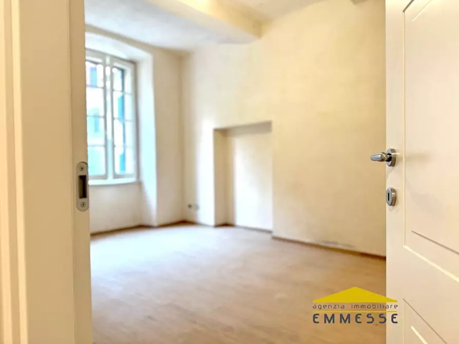 Immagine 2 di Appartamento in vendita  a Massa