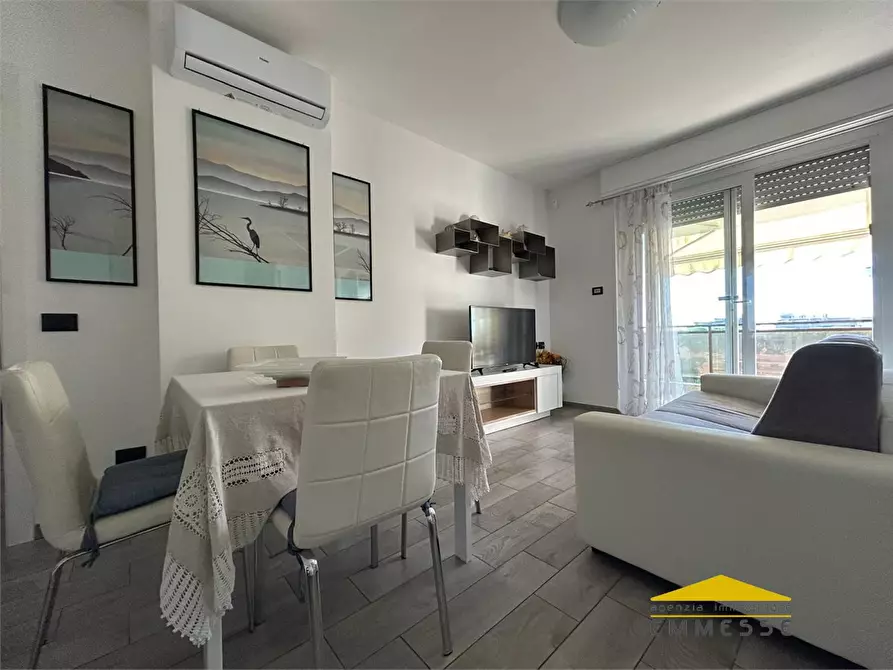 Immagine 4 di Appartamento in vendita  a Carrara