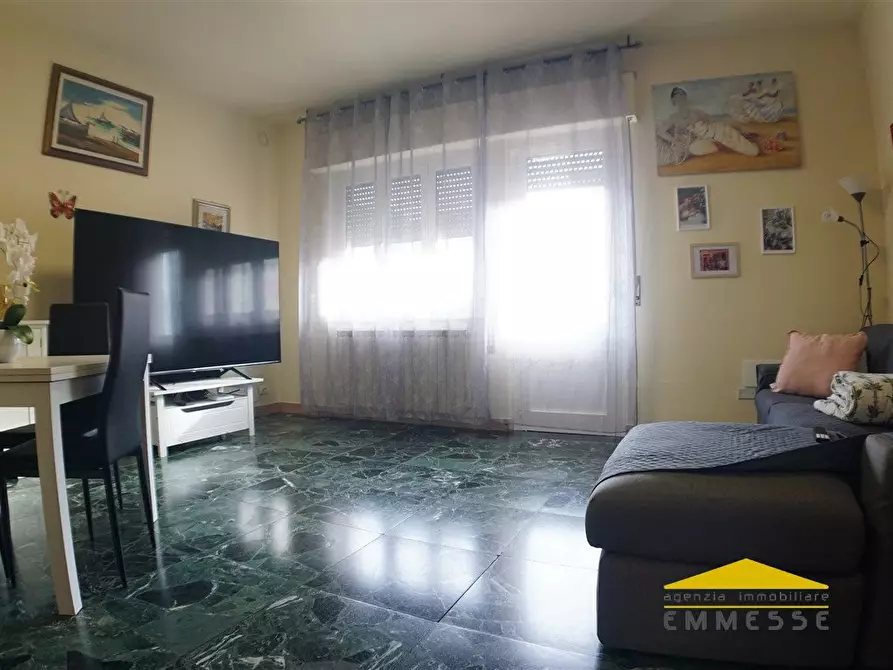 Immagine 3 di Appartamento in vendita  a Montignoso