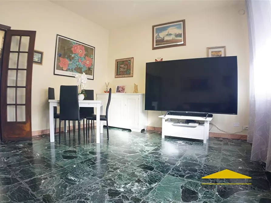 Immagine 5 di Appartamento in vendita  a Montignoso