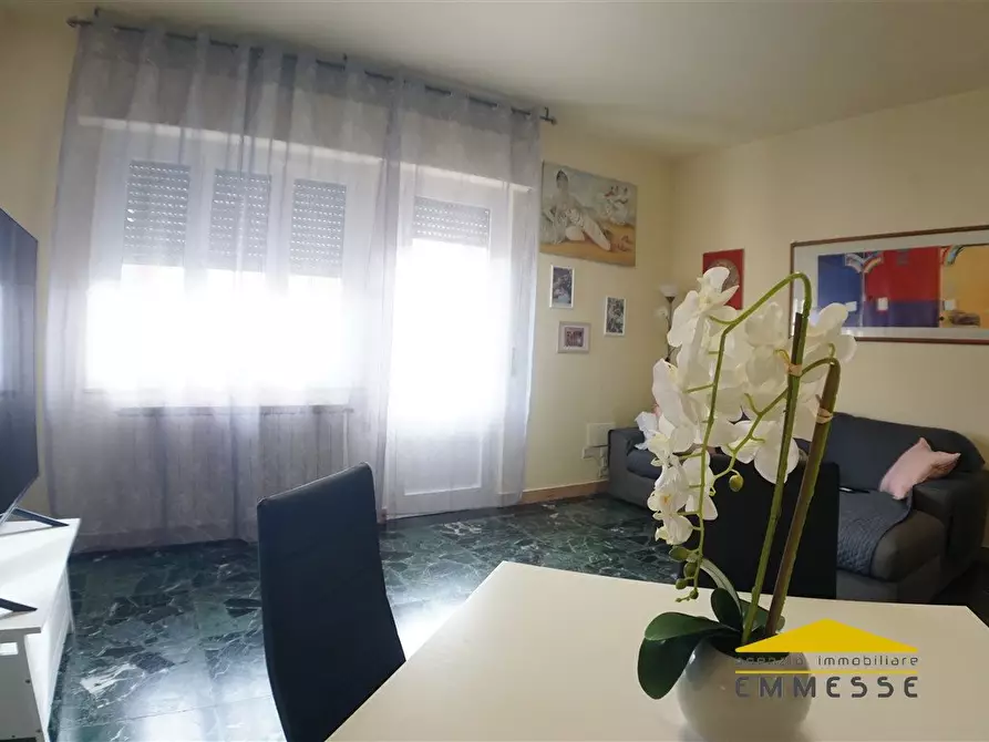 Immagine 1 di Appartamento in vendita  a Montignoso