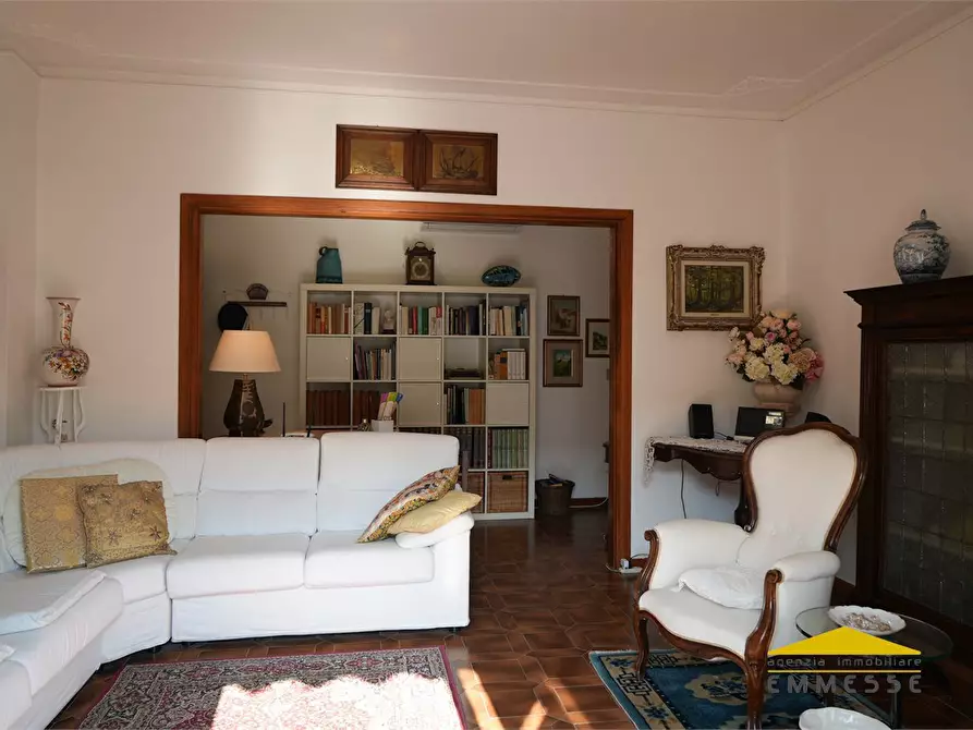 Immagine 2 di Appartamento in vendita  a Massa