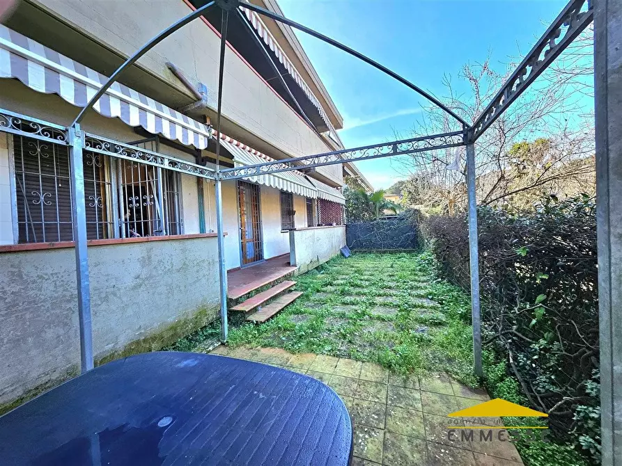 Immagine 2 di Appartamento in vendita  a Massa