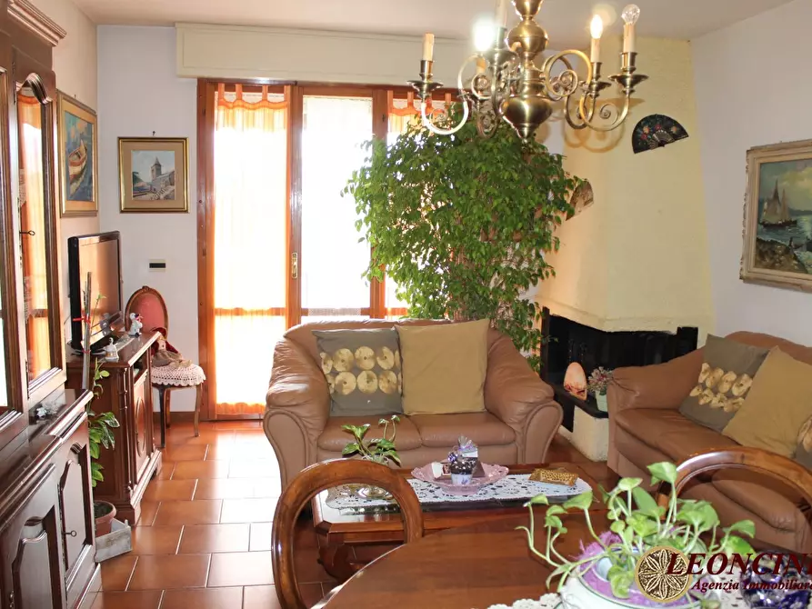 Immagine 3 di Appartamento in vendita  22 a Villafranca In Lunigiana