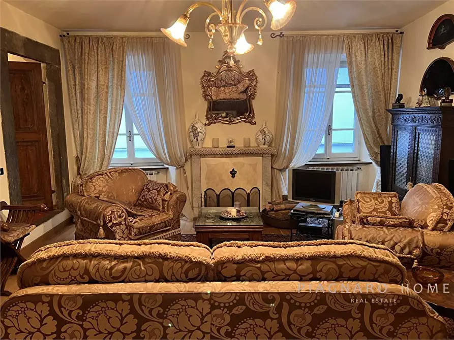 Immagine 1 di Appartamento in vendita  a Pontremoli