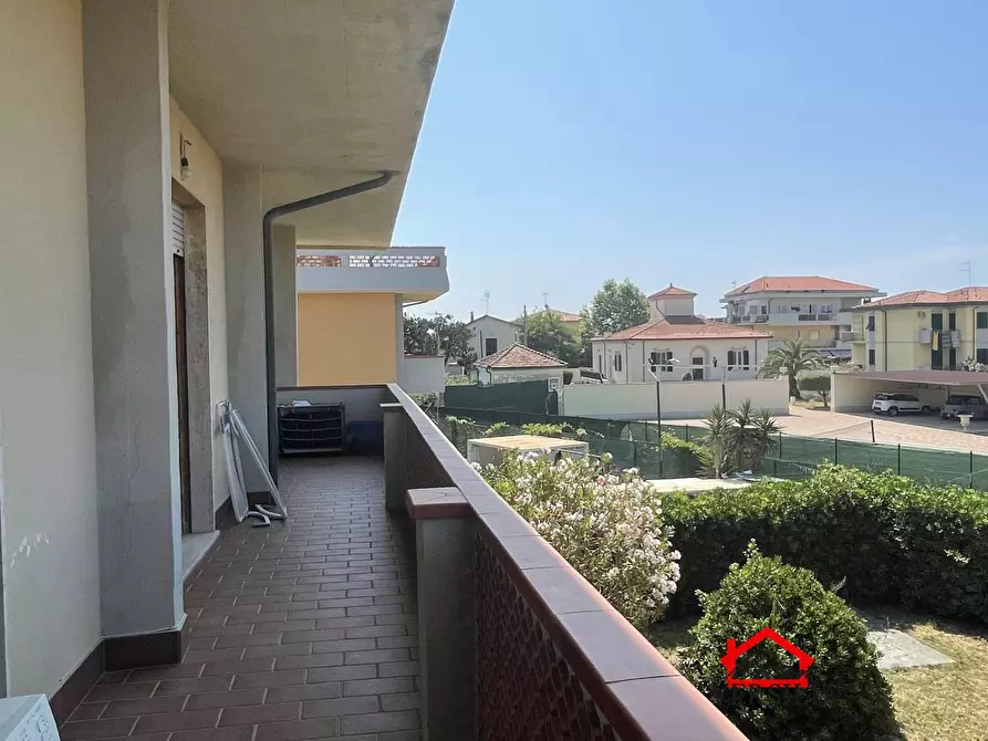 Immagine 1 di Appartamento in vendita  a Carrara