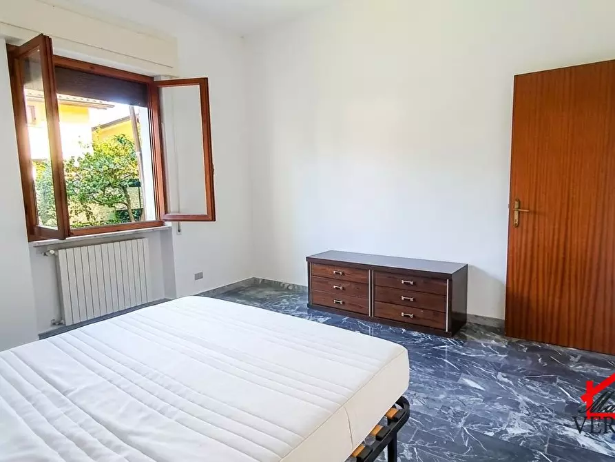 Immagine 10 di Appartamento in vendita  38 a Massa