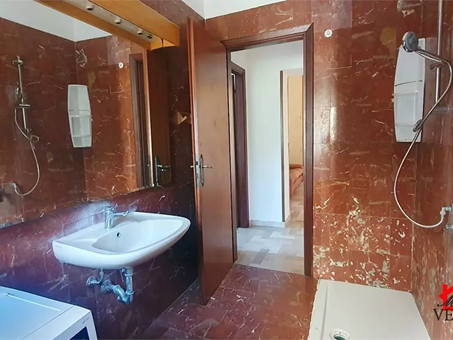 Immagine 8 di Appartamento in vendita  38 a Massa