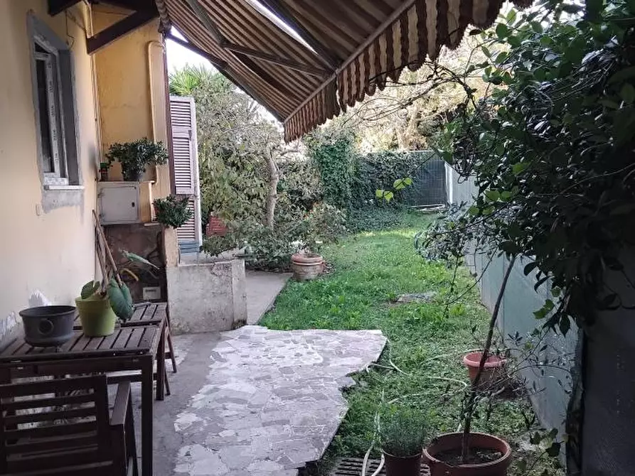 Immagine 3 di Appartamento in vendita  a Massa