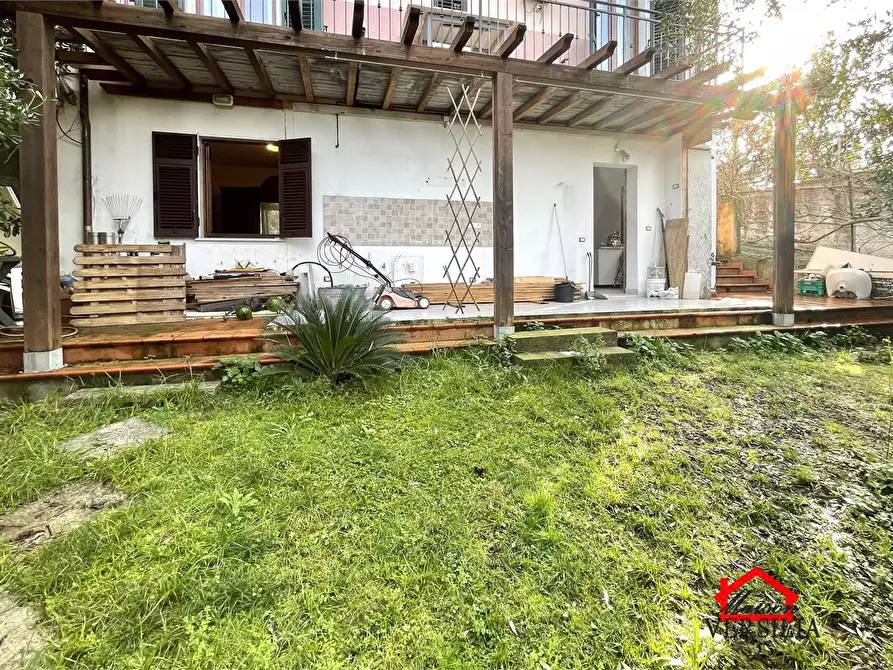 Immagine 2 di Appartamento in vendita  a Massa