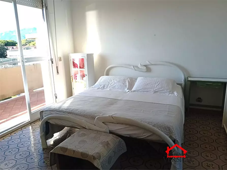 Immagine 10 di Appartamento in vendita  a Montignoso