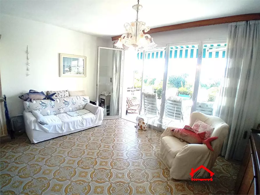 Immagine 5 di Appartamento in vendita  a Montignoso