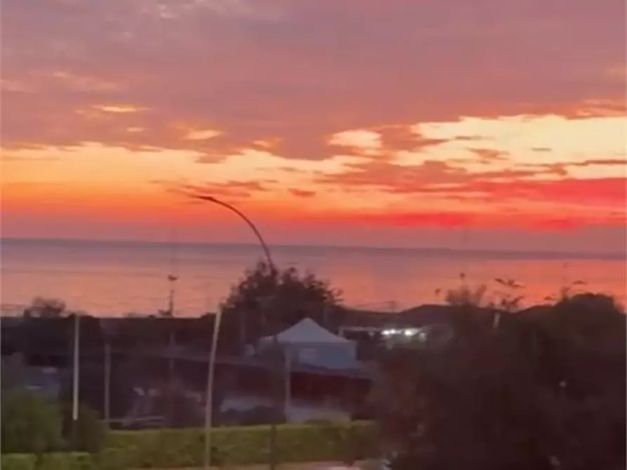 Immagine 1 di Appartamento in vendita  a Montignoso