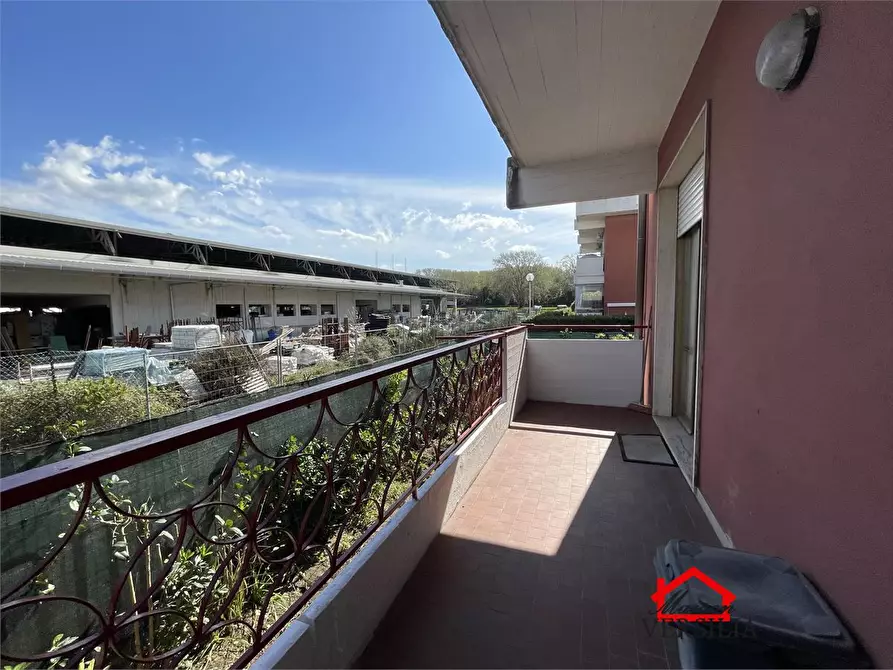 Immagine 7 di Appartamento in vendita  a Carrara