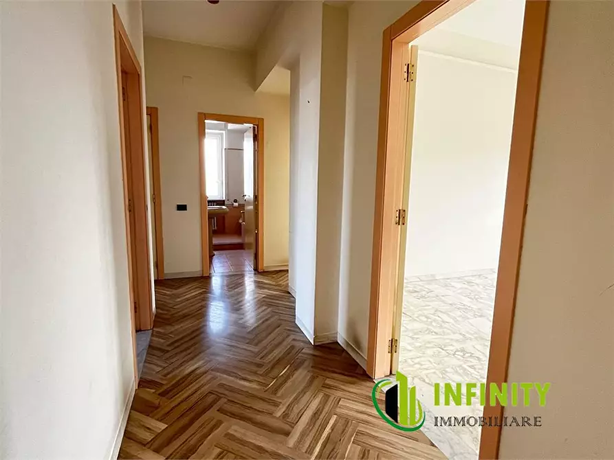 Immagine 9 di Appartamento in vendita  230 a Matera