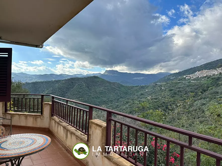 Immagine 1 di Appartamento in vendita  a Savoca