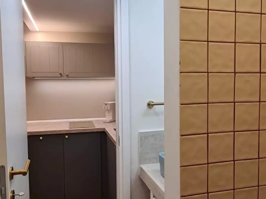 Immagine 6 di Appartamento in vendita  10 a Milano