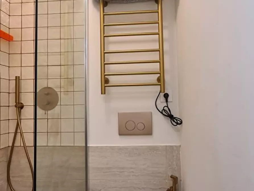 Immagine 9 di Appartamento in vendita  10 a Milano