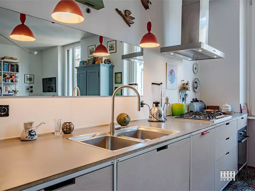 Immagine 1 di Appartamento in vendita  a Milano