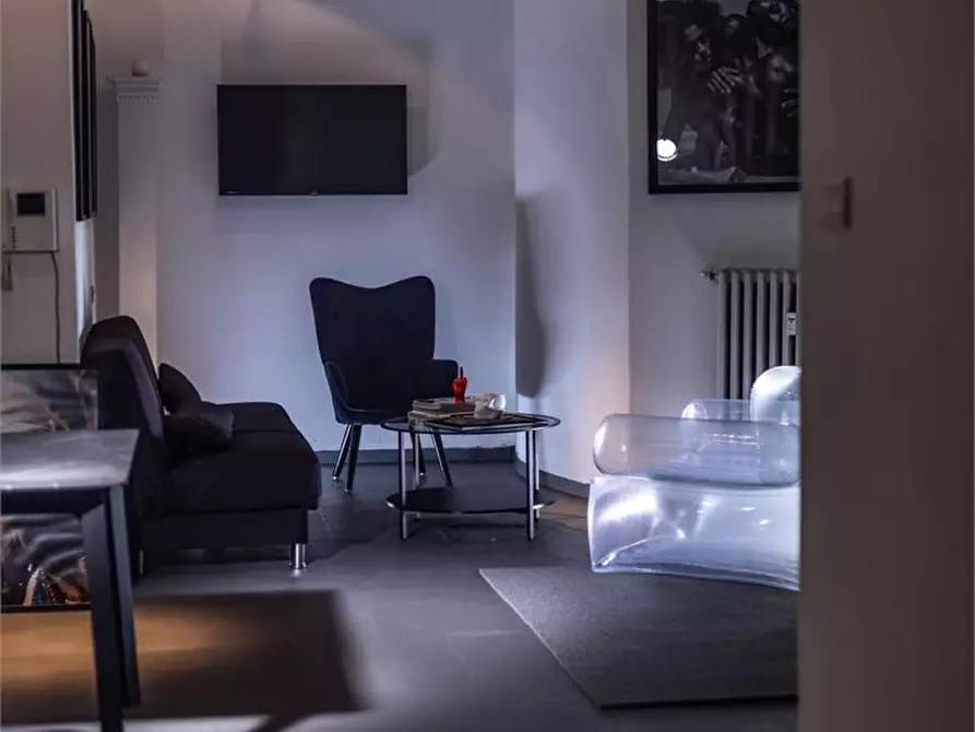 Immagine 10 di Appartamento in vendita  14 a Milano