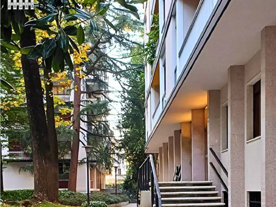 Immagine 1 di Appartamento in vendita  a Milano