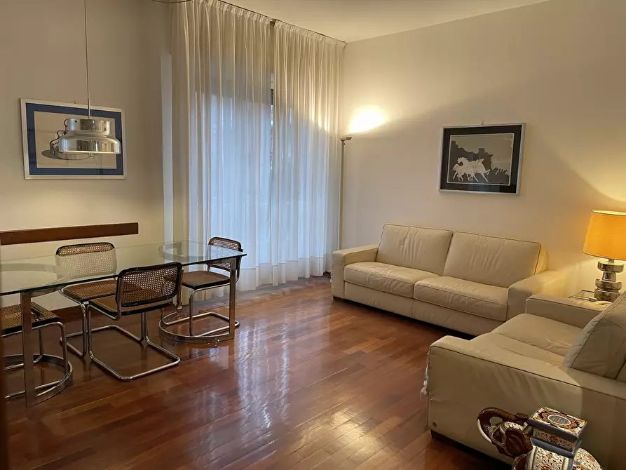 Immagine 1 di Appartamento in vendita  5 a Milano