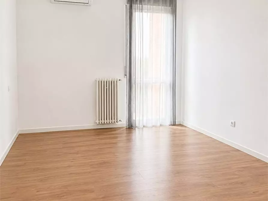Immagine 8 di Appartamento in vendita  5 a Milano