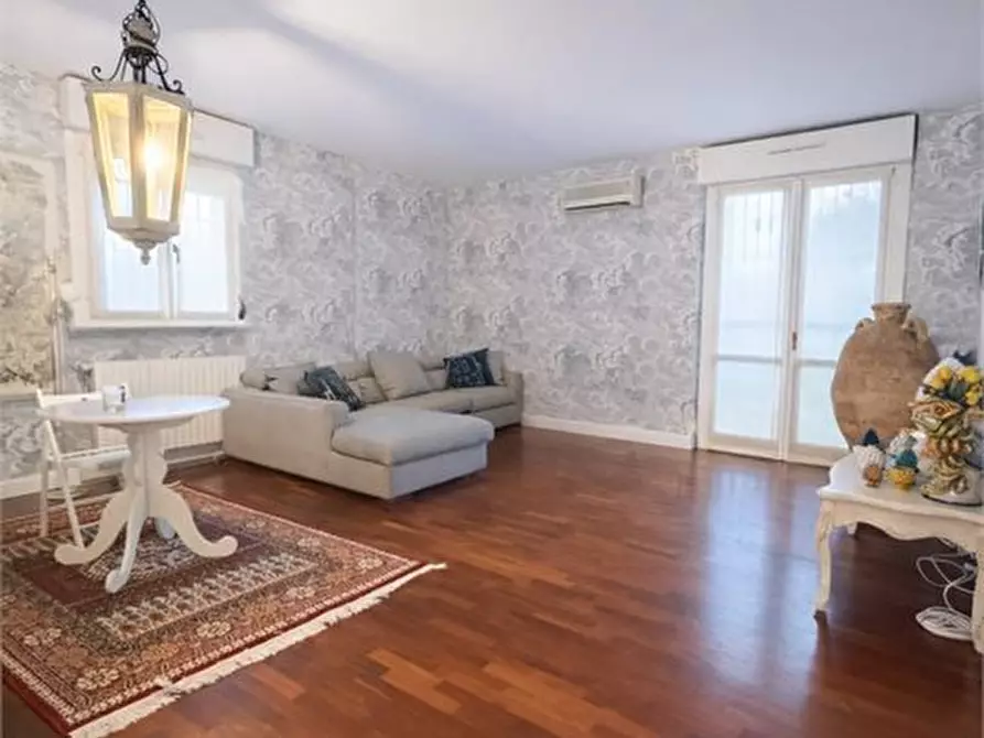 Immagine 1 di Appartamento in vendita  7 a Milano