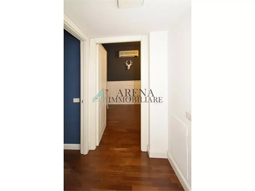 Immagine 10 di Appartamento in vendita  7 a Milano