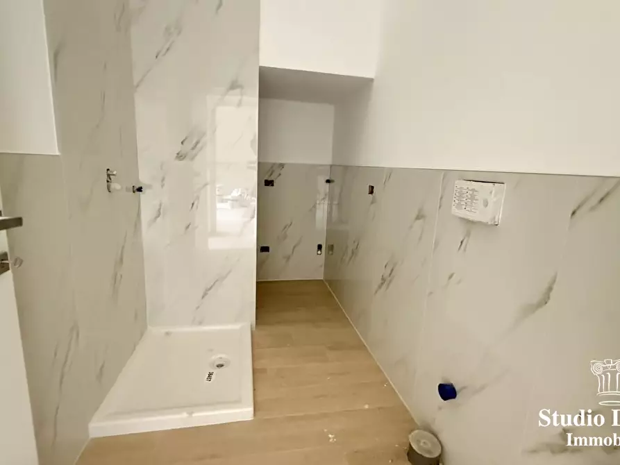 Immagine 7 di Appartamento in vendita  29 a Carate Brianza