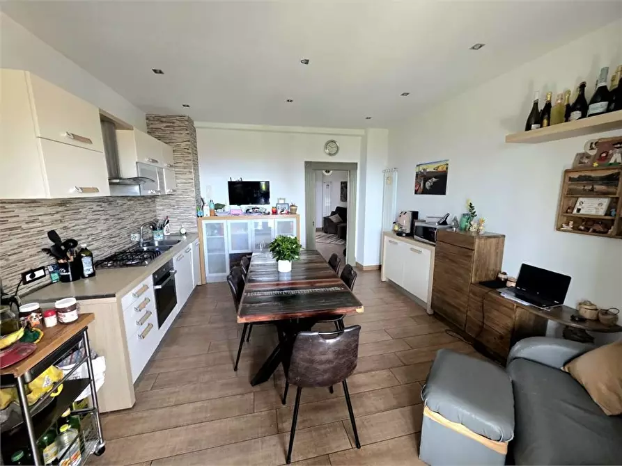 Immagine 5 di Appartamento in vendita  52 a Napoli