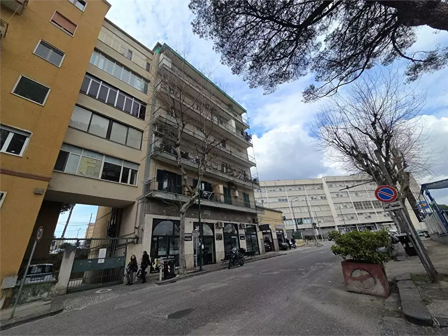 Immagine 1 di Appartamento in vendita  52 a Napoli