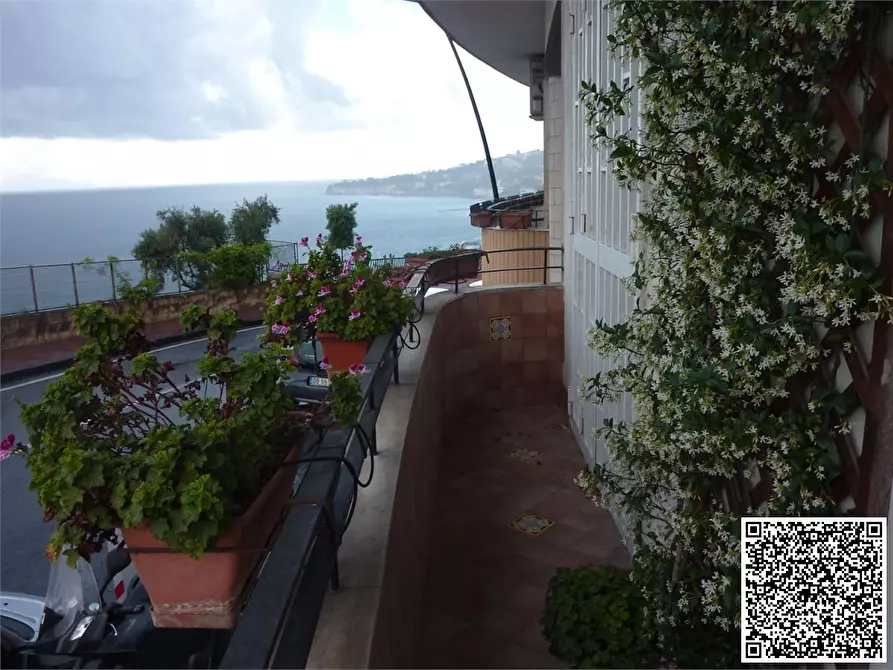 Immagine 1 di Appartamento in vendita  a Napoli