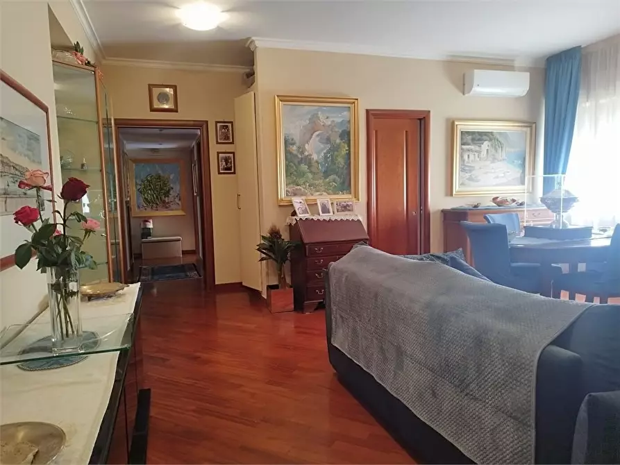 Immagine 1 di Appartamento in vendita  a Napoli