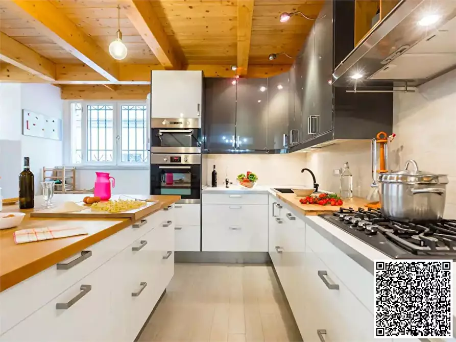 Immagine 1 di Appartamento in vendita  a Napoli