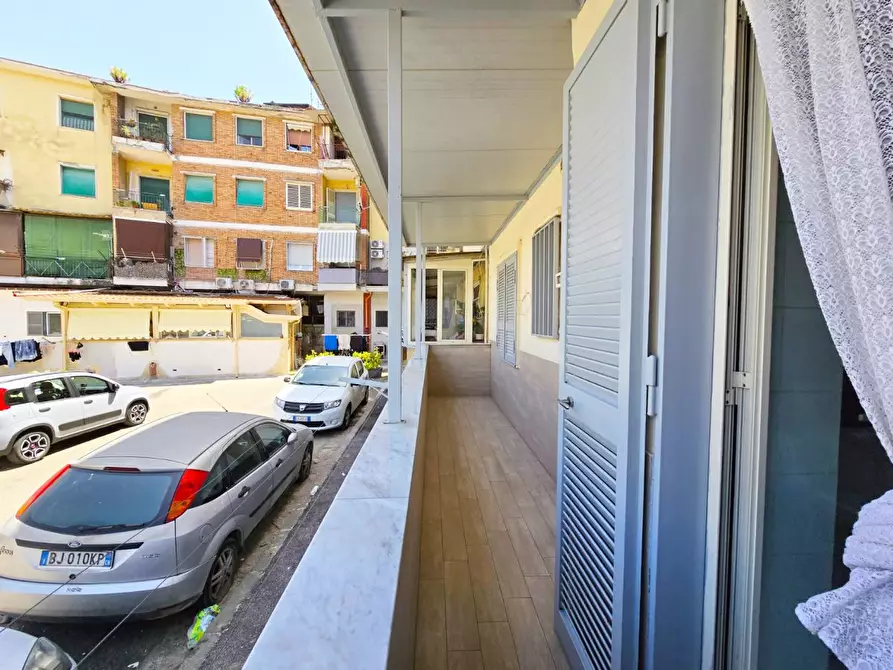 Immagine 2 di Appartamento in vendita  10 a Napoli