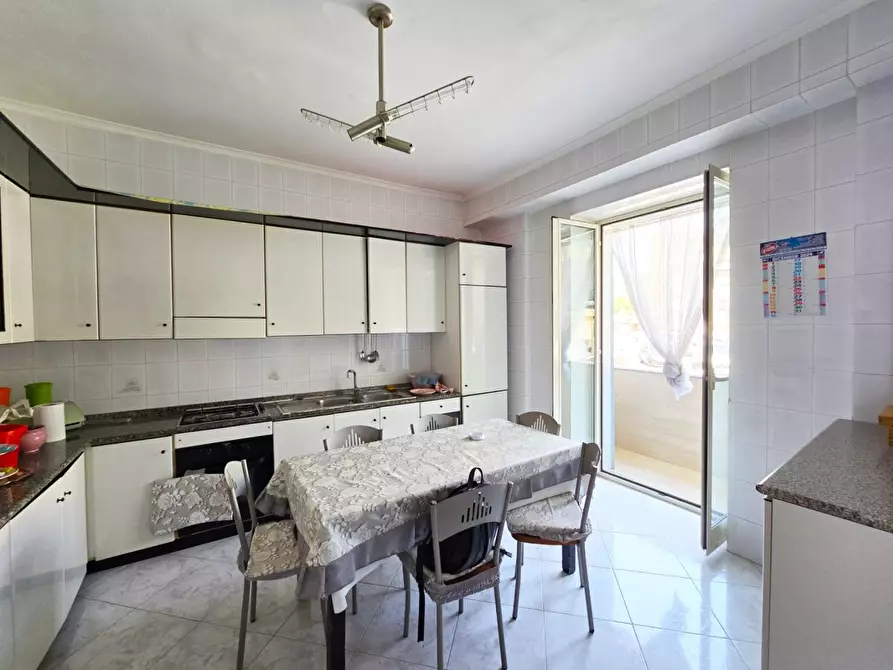 Immagine 1 di Appartamento in vendita  10 a Napoli