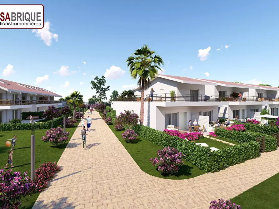 Immagine 7 di Appartamento in vendita  snc a Campofelice Di Roccella