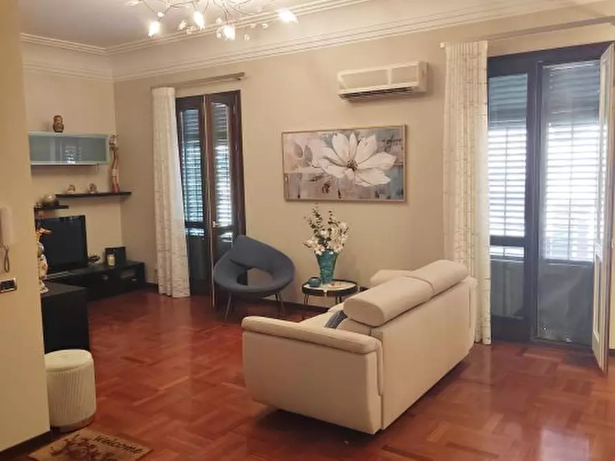 Immagine 2 di Appartamento in vendita  68-70 a Palermo