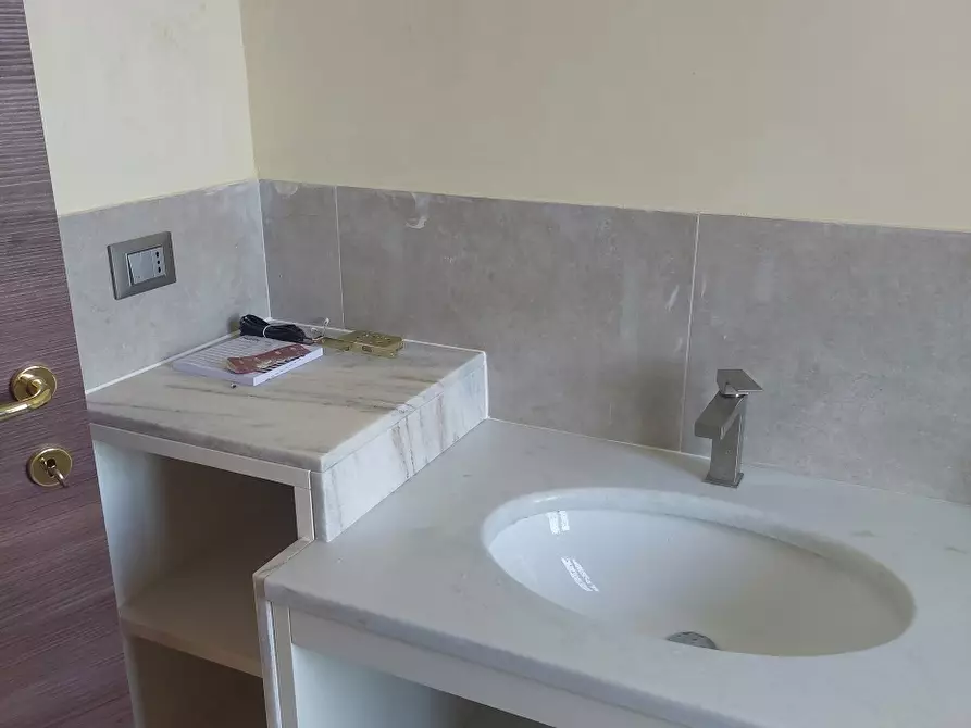 Immagine 8 di Appartamento in vendita  a Parma