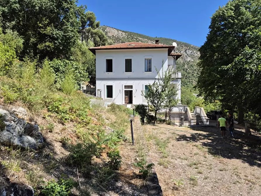 Immagine 6 di Appartamento in vendita  a Bussi Sul Tirino